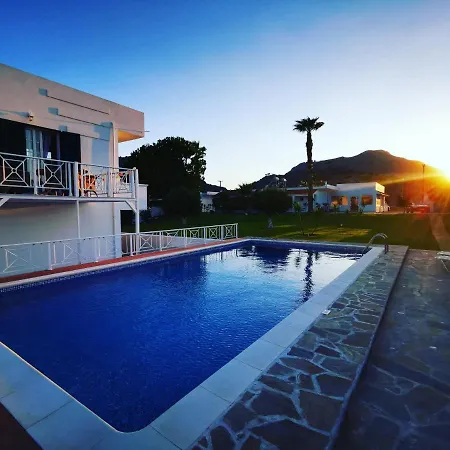 Rizia Bed & Breakfast 3*