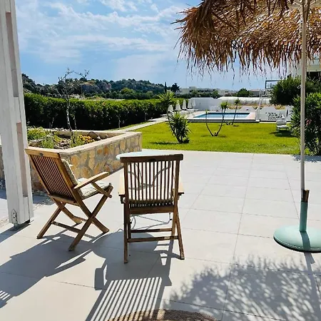 Rizia Bed & Breakfast 3*