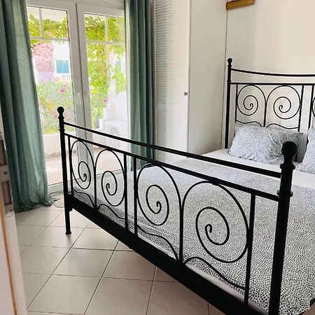 Rizia Bed and Breakfast 3*