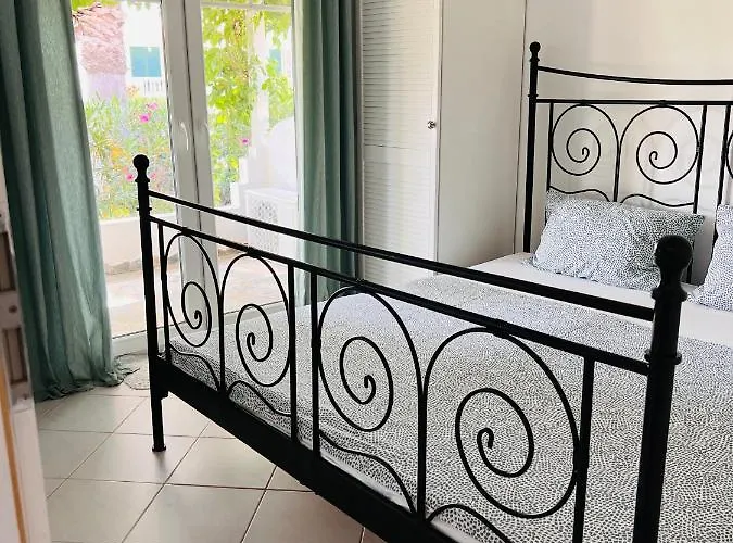 Rizia Bed & Breakfast 3*